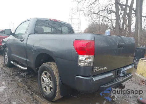 2007 Toyota Tundra Base 5.7L V8 z USA, uszkodzony, nr VIN 5TFJV52107X001482